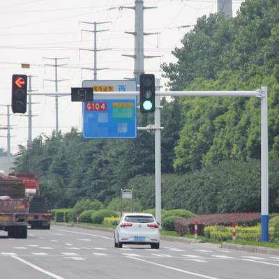 Heißes Bad-galvanisiertes Verkehrszeichen Pole, 6m freitragender heller Pole