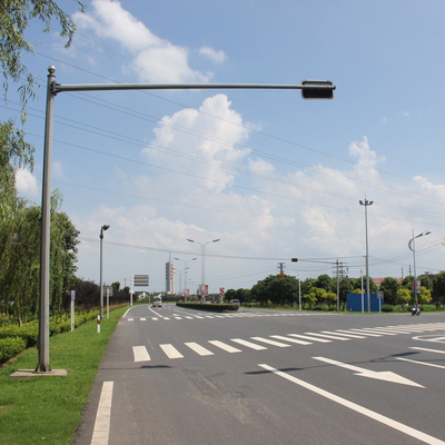 Heißes Bad-galvanisiertes Verkehrszeichen Pole, 6m freitragender heller Pole